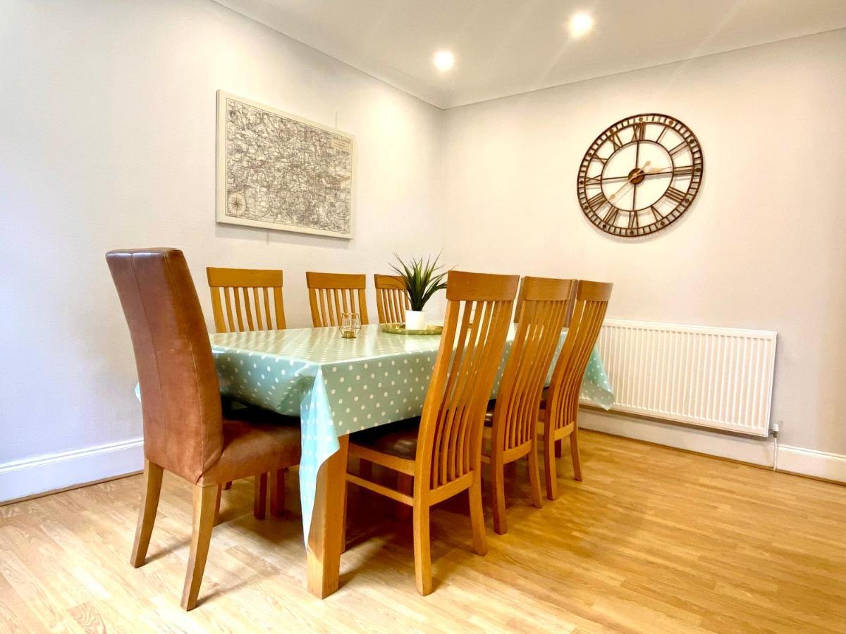 Great 4 Bedroom House - Great Location - Garden - Parking - Fast Wifi - Smart Tv - Newly Decorated - Sleeps Up To 8! Only 10 Mins Drive To Sandbanks Beach! Close To Poole & Bournemouth ภายนอก รูปภาพ